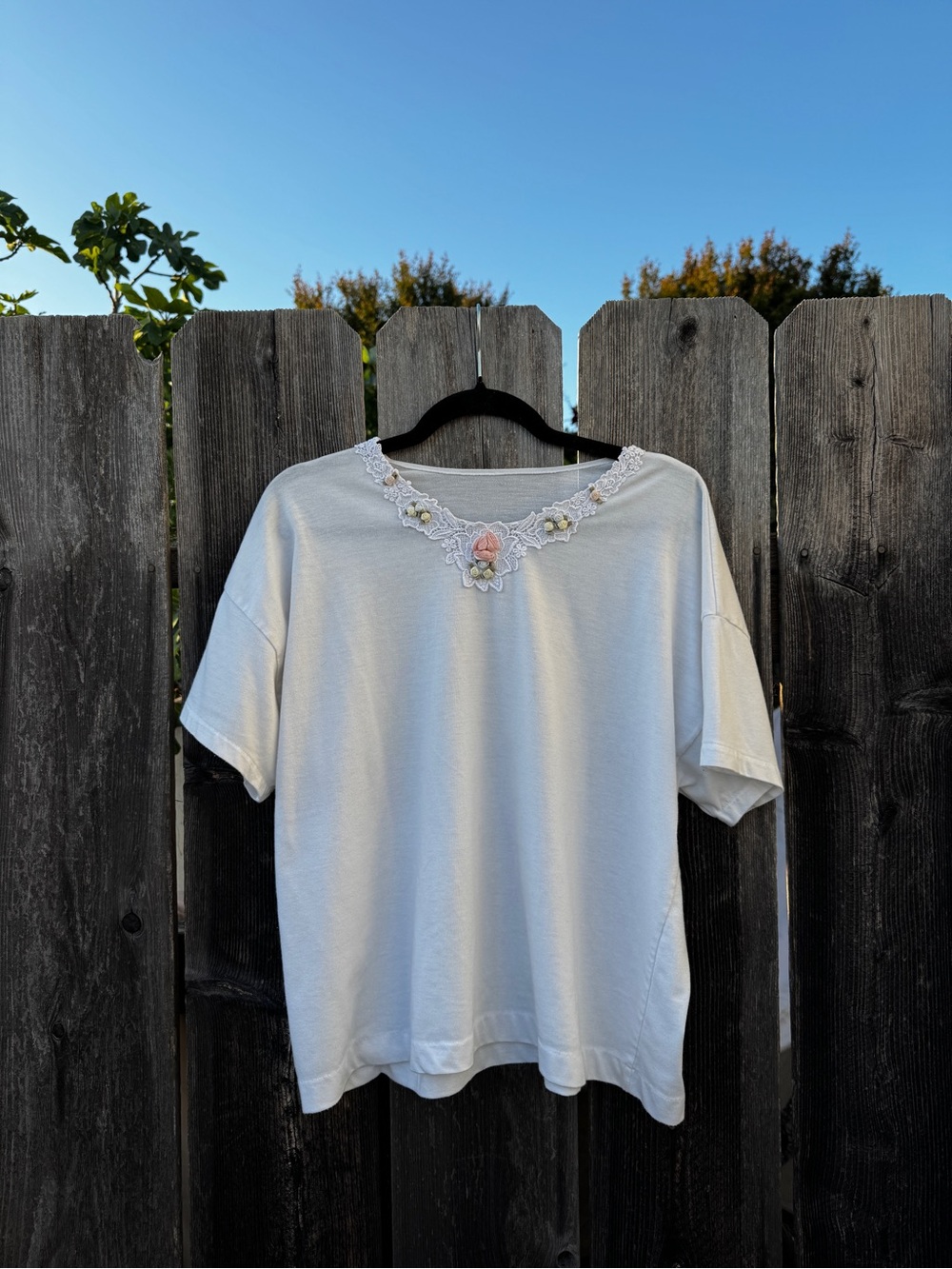 Vintage Handmade White Short Sleeve Tee with Floral Rosettes Embroidered Lace
